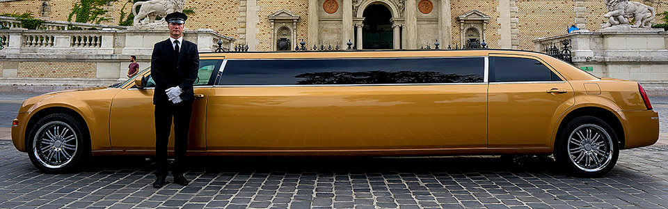 Limuzin bérlés Budapest - Chrysler 300 C arany limuzin bérlés - slideshow képek